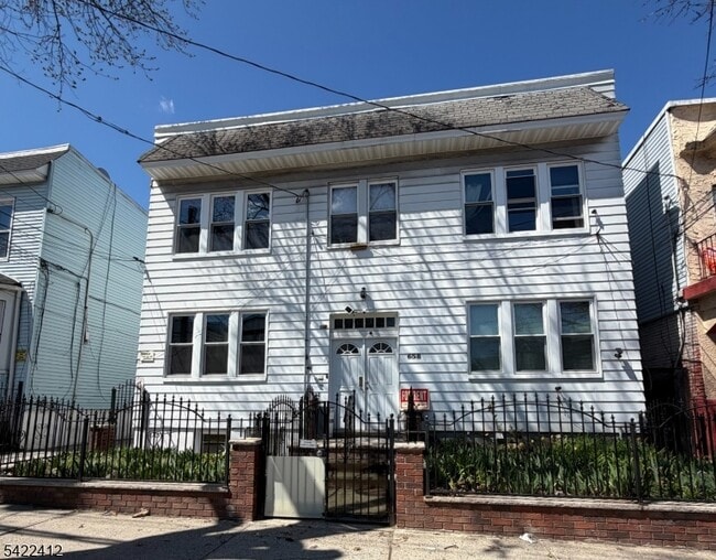 Building Photo - 656 N 7th St Unit L-2