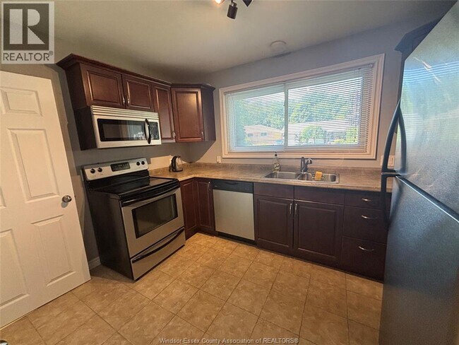 Photo - 3880 Woodward Blvd