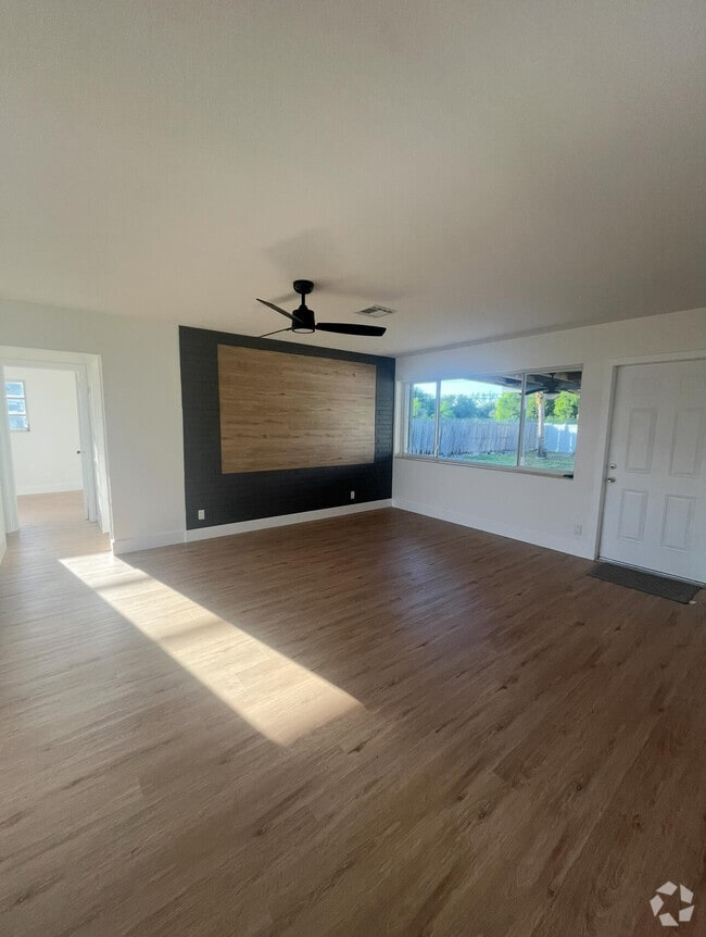Building Photo - 640 NE 23rd Ct Rental