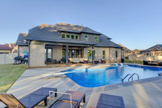 Photo - Winslow Cove Furnished Executive Estate with Pool