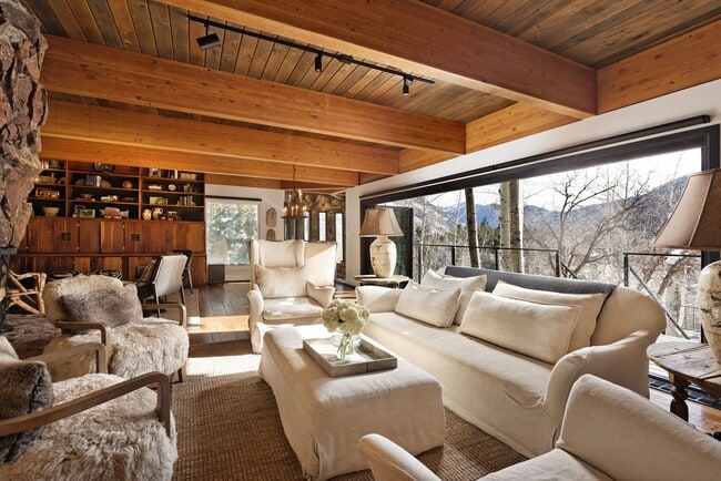 Building Photo - 164 Eastwood Rd