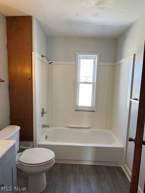 Photo - 455 E 200th St