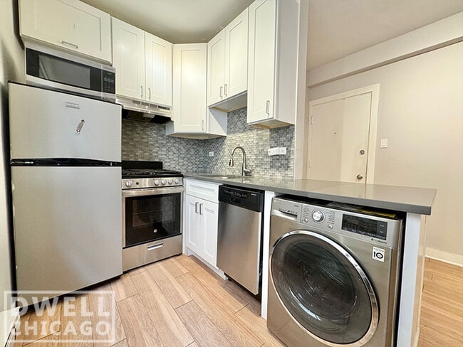 Photo - 515 W Belmont Ave