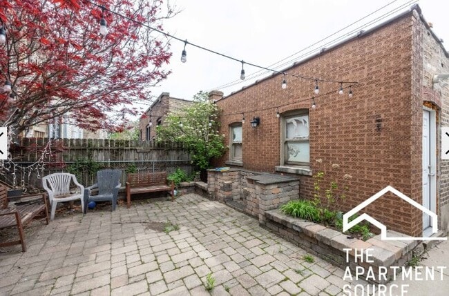 Photo - 5921 N Artesian Ave Unit 1