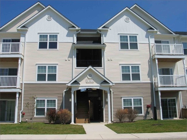 Primary Photo - Woodbridge Commons Apartments