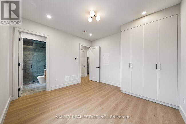 Photo - 131 Dovercourt Rd