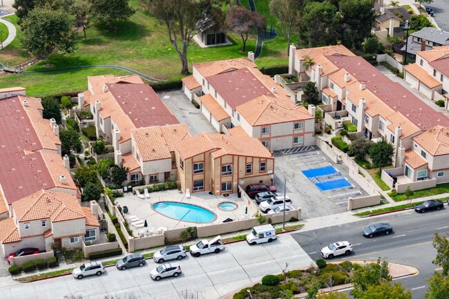 resort-style amenities in a highly desirab... - resort-style amenities in a highly desirab... Apartamento