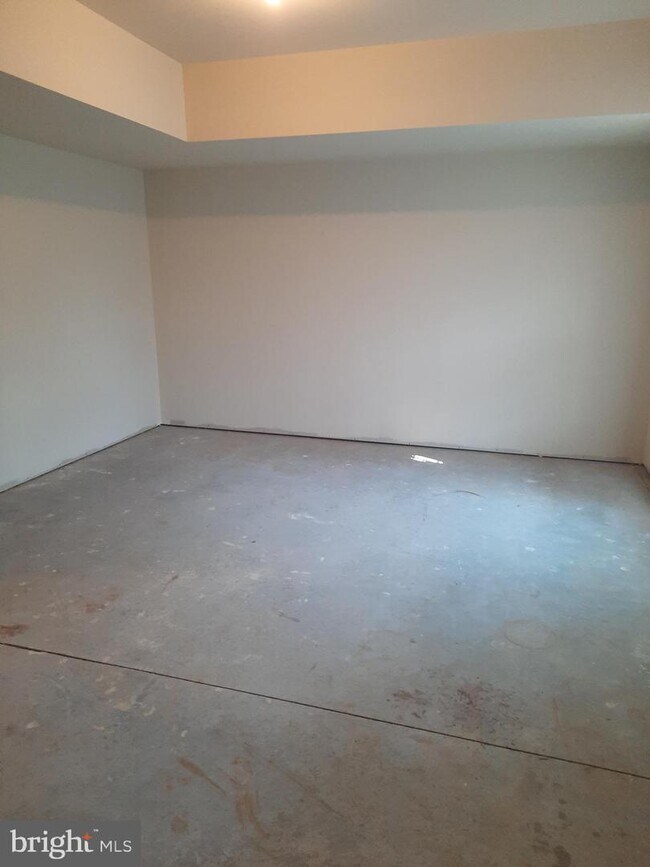 Photo - 939 Admiral's Quay Dr