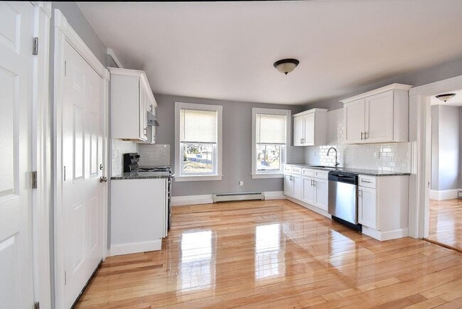 Photo - 141 Bourne Ave Unidad 2