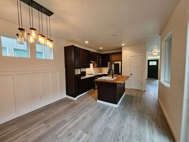 Photo - Modern 3 Bedroom, 2.5 Bath Home in Hillsboro with Granite Countertops and 2 Car Garage!