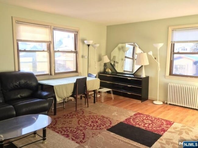 Building Photo - 418 Main St Unit D6