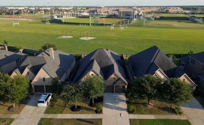 Building Photo - 28015 Castle Park Ln