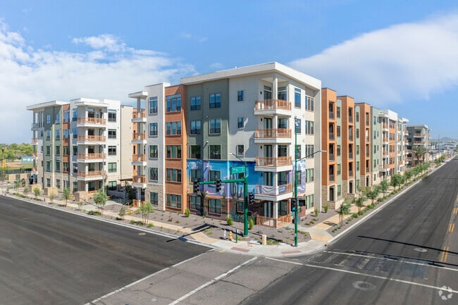 Building Photo - Seven Oaks Rental