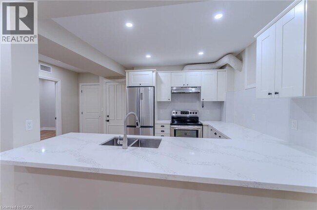 Photo - 100 Charlton Ave W Unit LL03