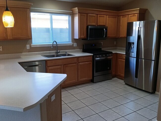 Photo - 3 Bedroom, 2 Bathroom Home! Schedule a Showing!