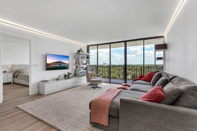 Photo - 780 NE 69th St