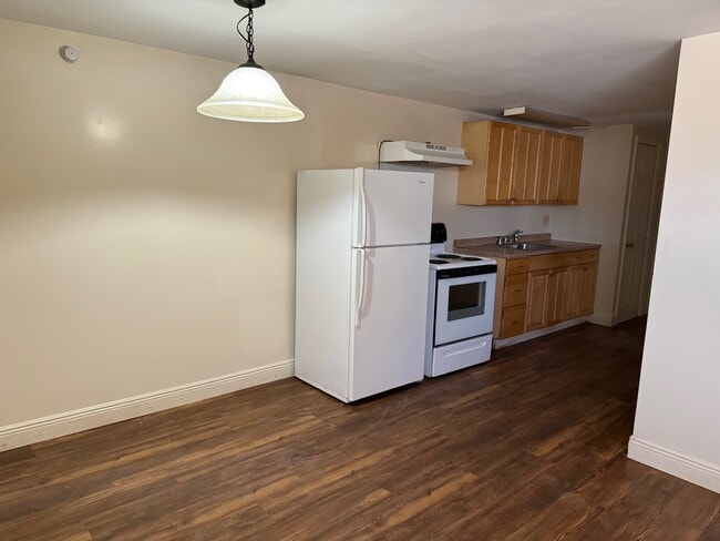 Building Photo - 821 E Convent St Rental
