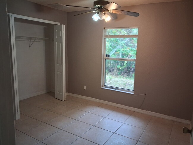 Photo - 5039 Locke Ln