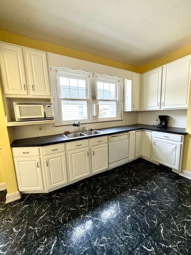 Photo - Single Family Home for Rent - Direct acces...