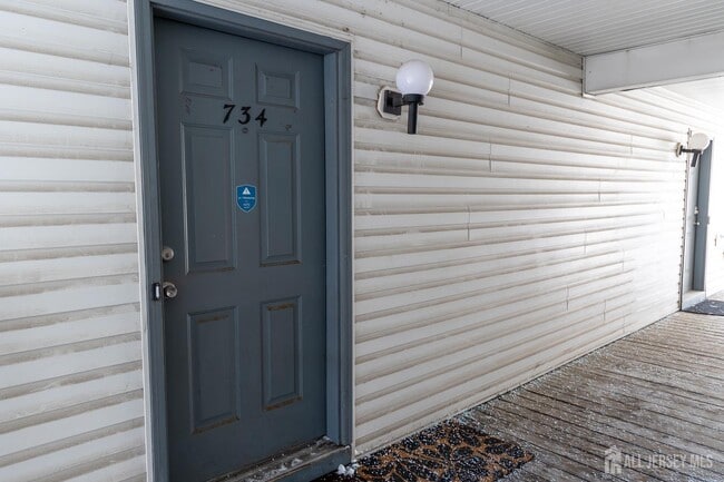 Photo - 734 Waterford Dr