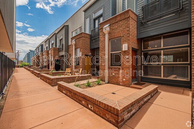 Building Photo - 1473 27th St Rental
