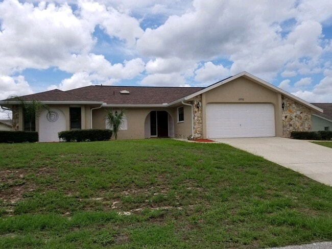 Building Photo - 2 Bedroom 2 bathroom home for Rent in Weeki Wachee FL!
