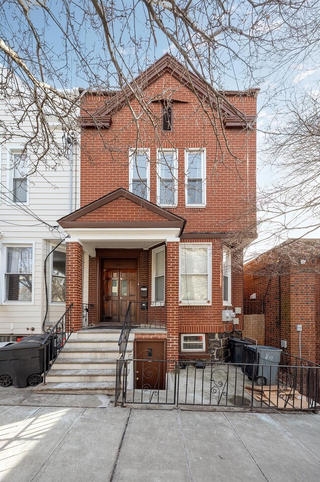 Photo - 802 Palisade Ave