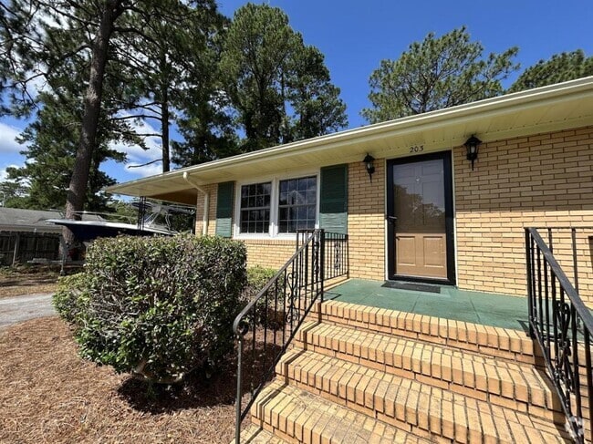 Building Photo - 203 Oak Leaf Dr Rental
