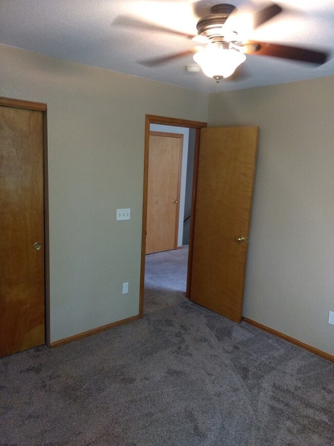 Building Photo - 3 Bedroom 2 Bath House in Thornton Available Now!