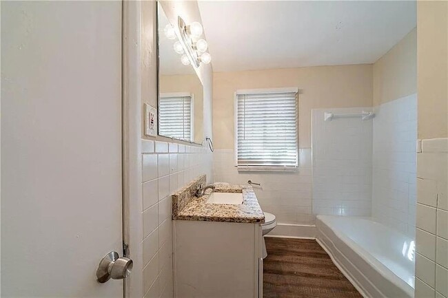 Photo - 16 Bromack Dr SE