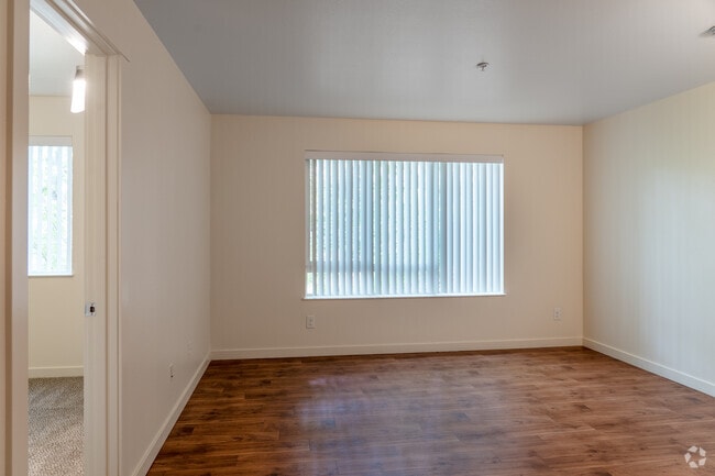 2 habitaciones, 1 baño, 820 pies cuadrados, sala de estar - Vine Maple