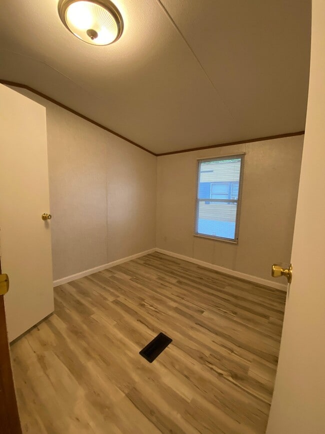 Photo - 110 N Michigan St