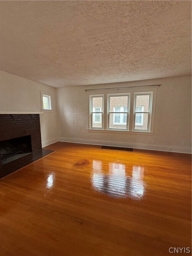 Photo - 205 Fellows Ave