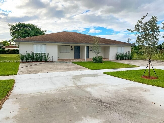Building Photo - 10380 NW 10th Ave Unit 10380