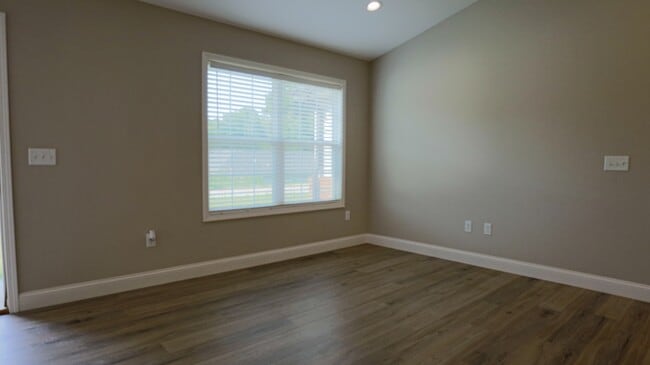 Photo - 249 Oak Grove Cir