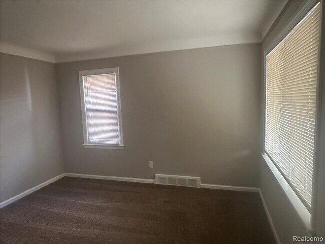 Photo - 7777 Auburn St