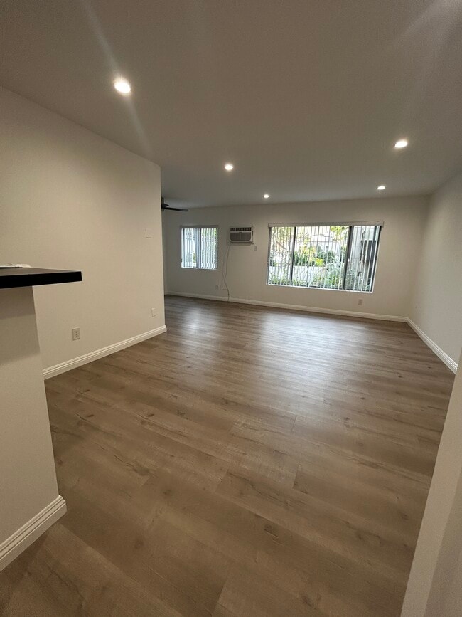 Living room - 649 Westbourne Dr