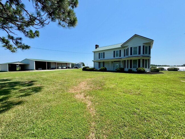 Building Photo - Country Living Rental
