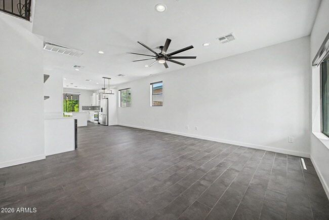 Photo - 2312 E Curnow Dr