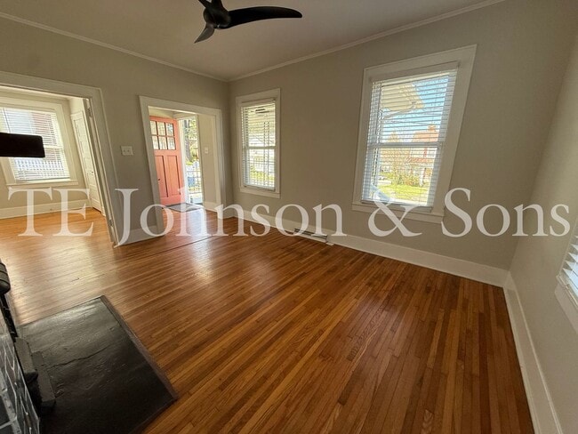 Photo - Charming 3BR Home with Fenced Yard, Hardwood Floors and Classic Built Ins