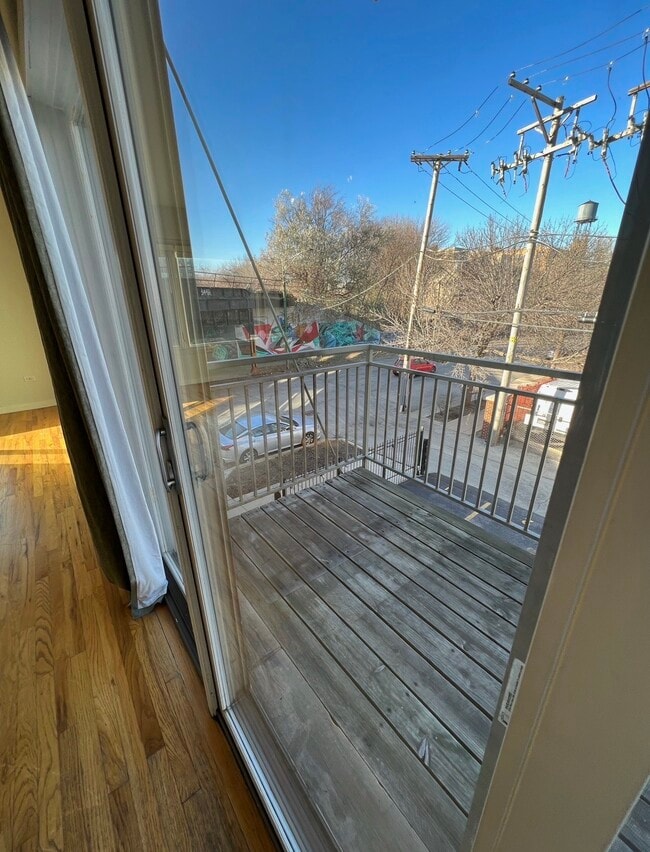 Photo - 912 W Chicago Ave Unit 201