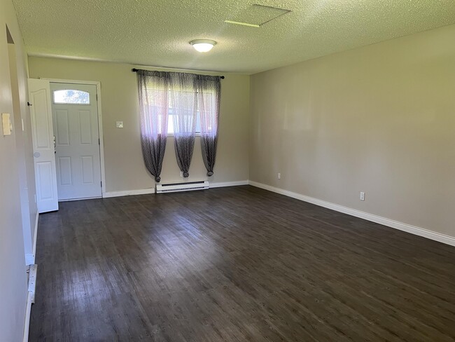 Photo - 2325 Bowen Rd