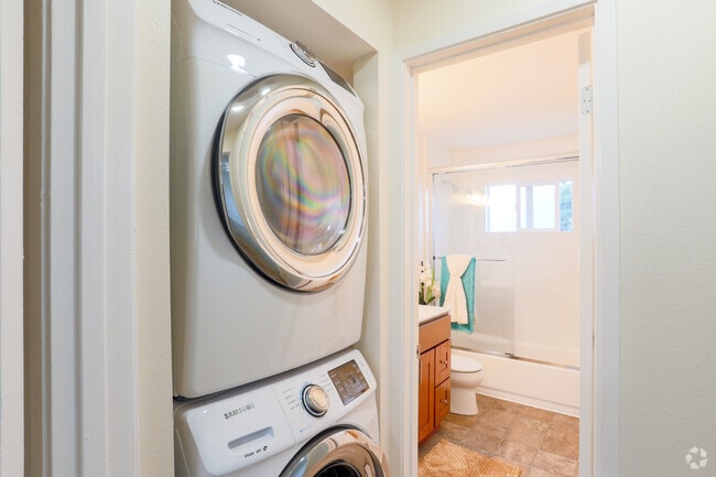 1BR, 1BA - 700SF - Washer And Dryer - Tanglewood Apartments