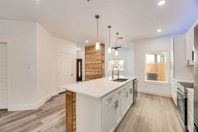 Photo - 1930 Shaw St