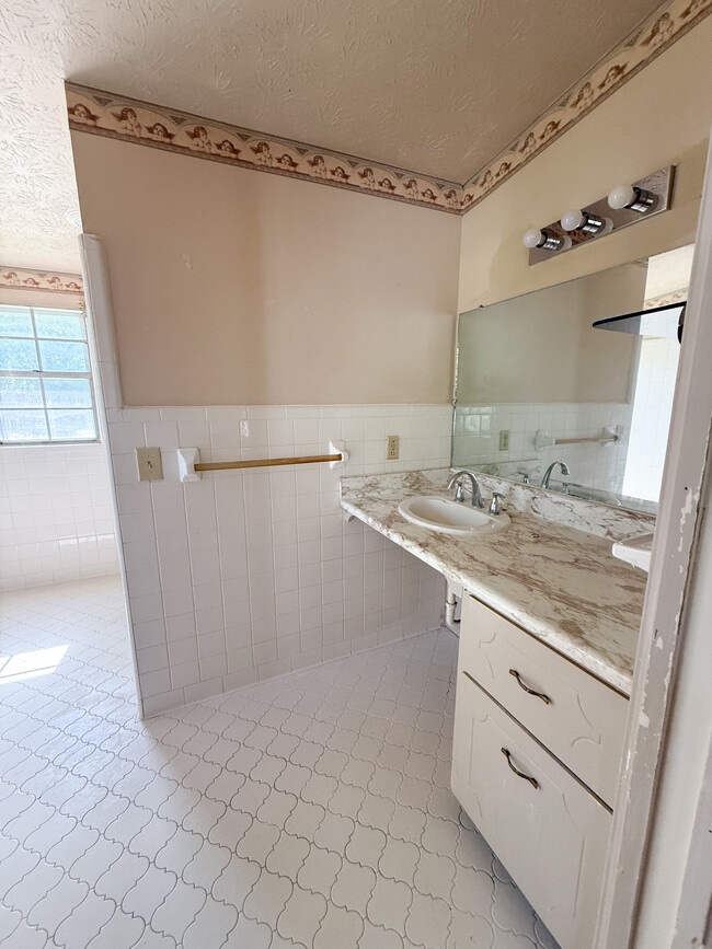 Photo - 168 Hebard St