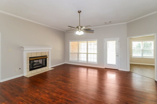 Photo - 288 Mayhurst Ln