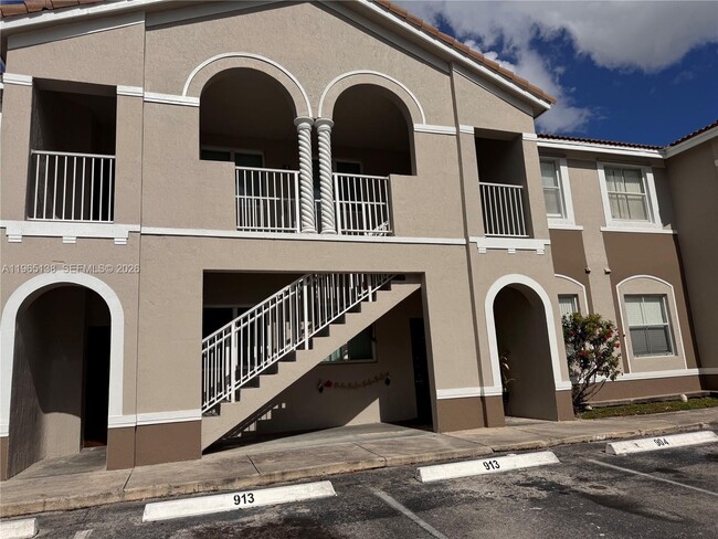 Building Photo - 2731 SE 17th Ave Unit 200