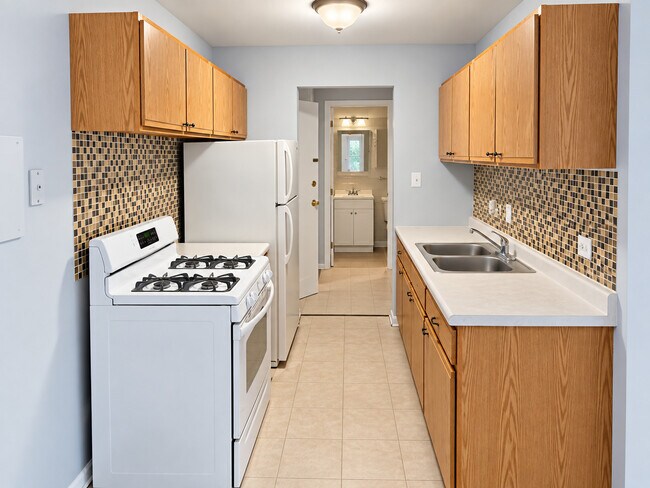 100 Willow Ln