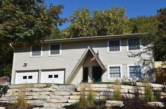 Building Photo - FANTASTIC FAMILY HOME! GREAT LOCATION!