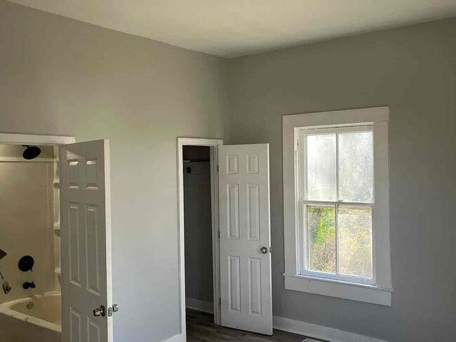 Photo - 229 Holbrook St